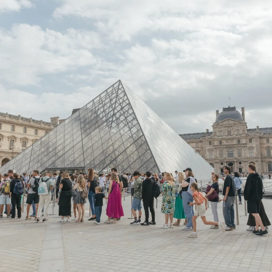 France Opens Competition to Expand Overcrowded Louvre