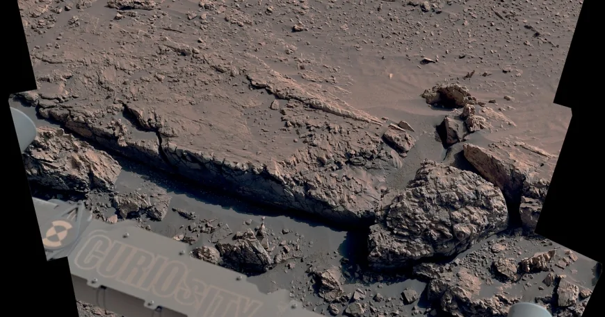 First close-up images of Mars ridges show "dramatic evidence" of water