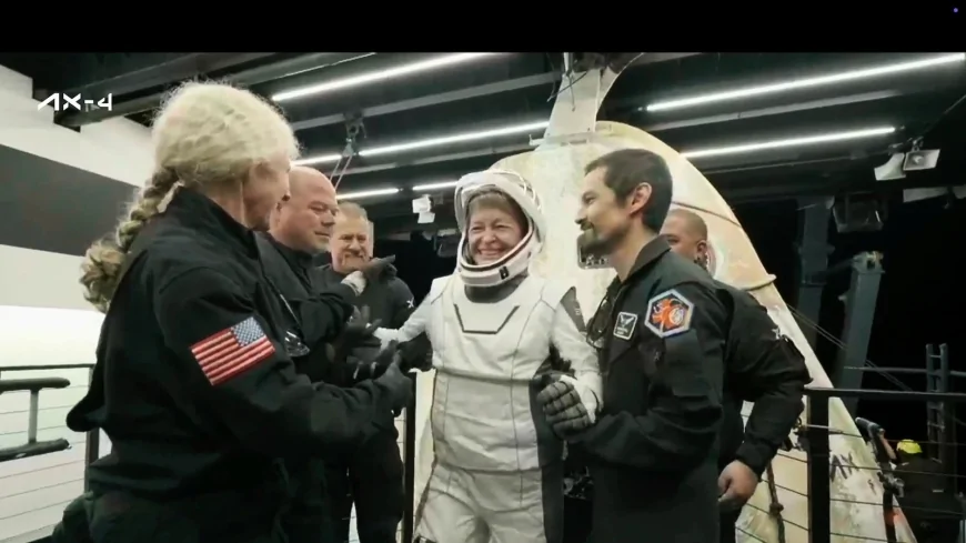 Private spaceflight ends with splashdown for astronauts from India, Poland, Hungary