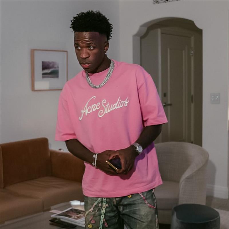Acne Studios T Shirt – Vinícius Jr’s August 2025 Streetwear Essential