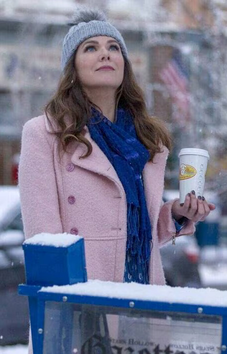 Gilmore Girls Season 1 Episode 1: Lorelai Gilmore in a Timeless Double Breasted Pink Coat