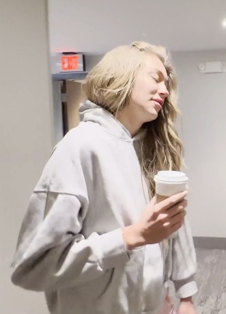 Welcome to Plathville Season 7 Episode 10: Veronica Peters Rocks a Light Grey Hoodie